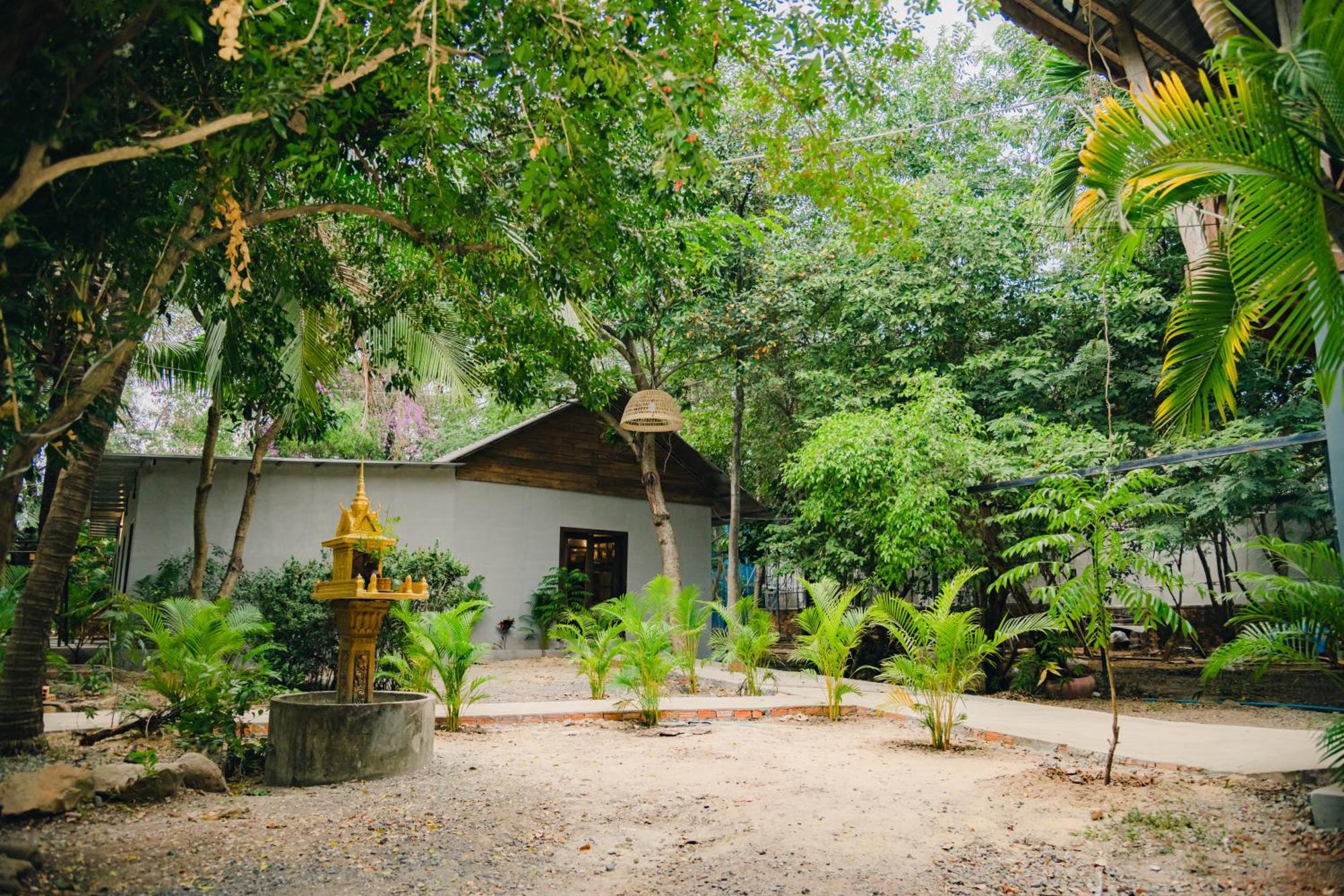 Banyan Tree Hostel Кампот Экстерьер фото