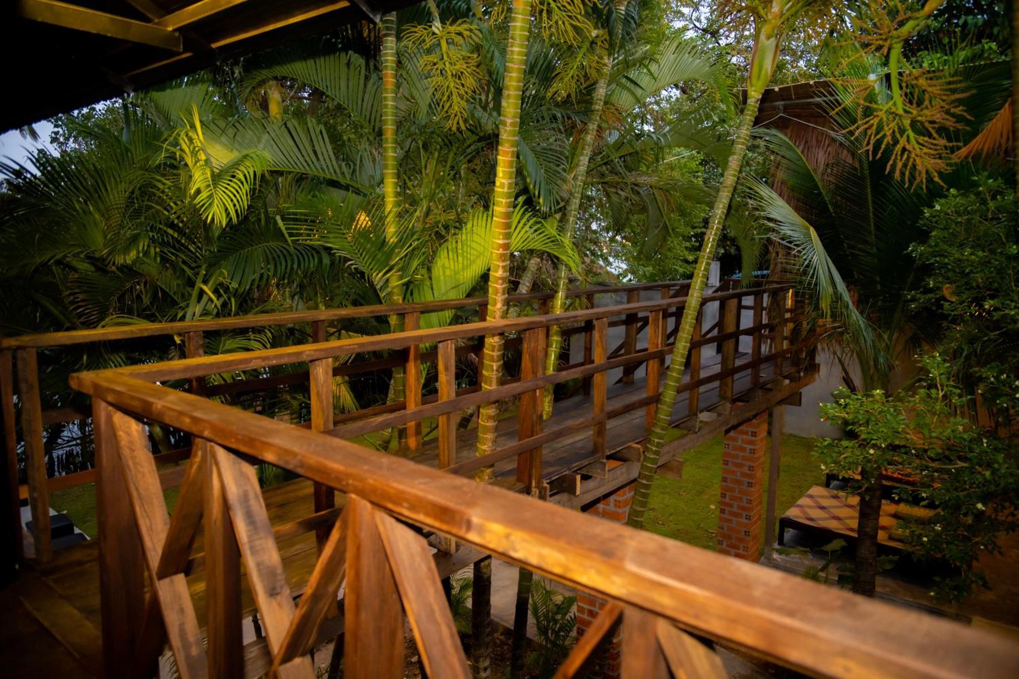 Banyan Tree Hostel Кампот Экстерьер фото