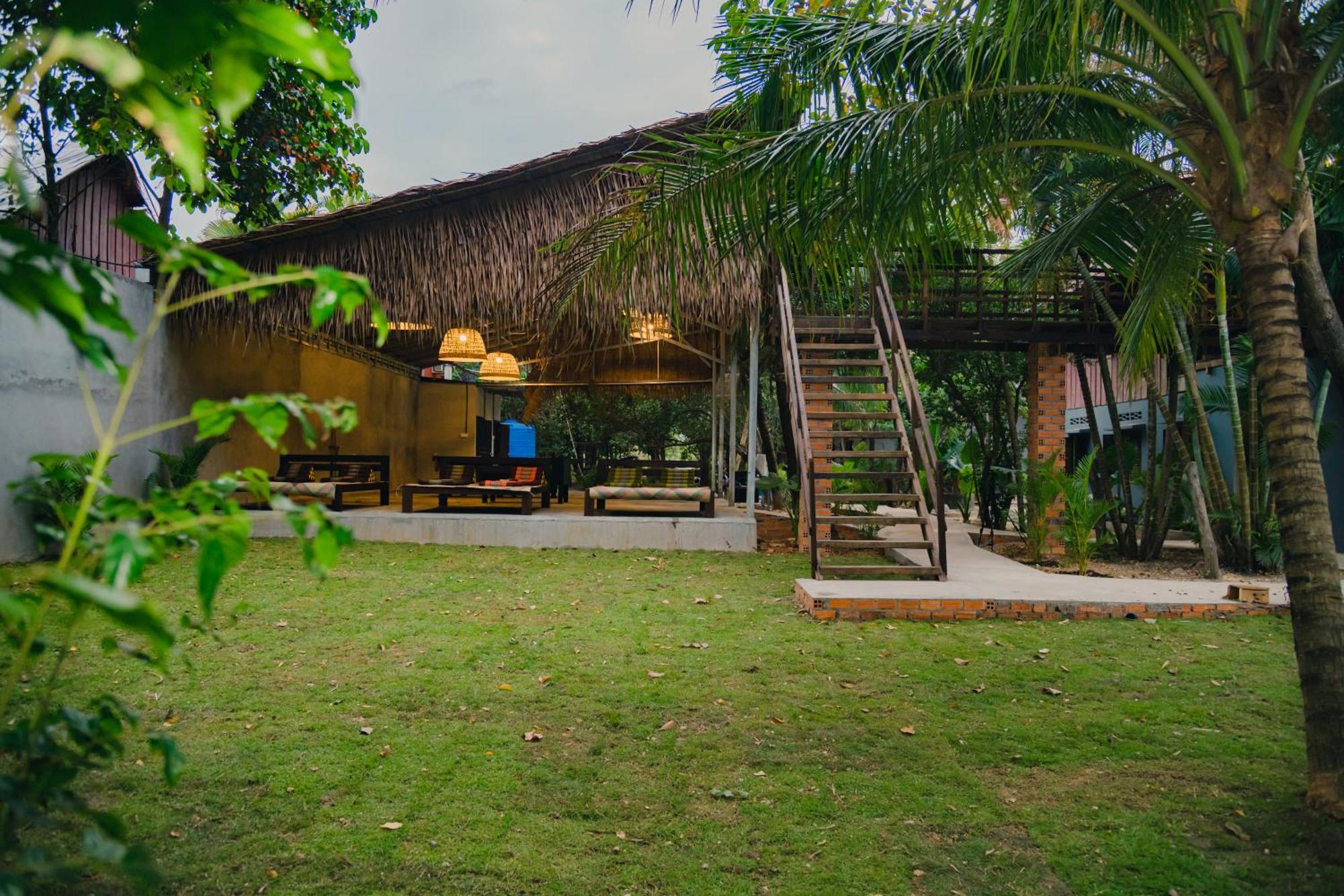 Banyan Tree Hostel Кампот Экстерьер фото