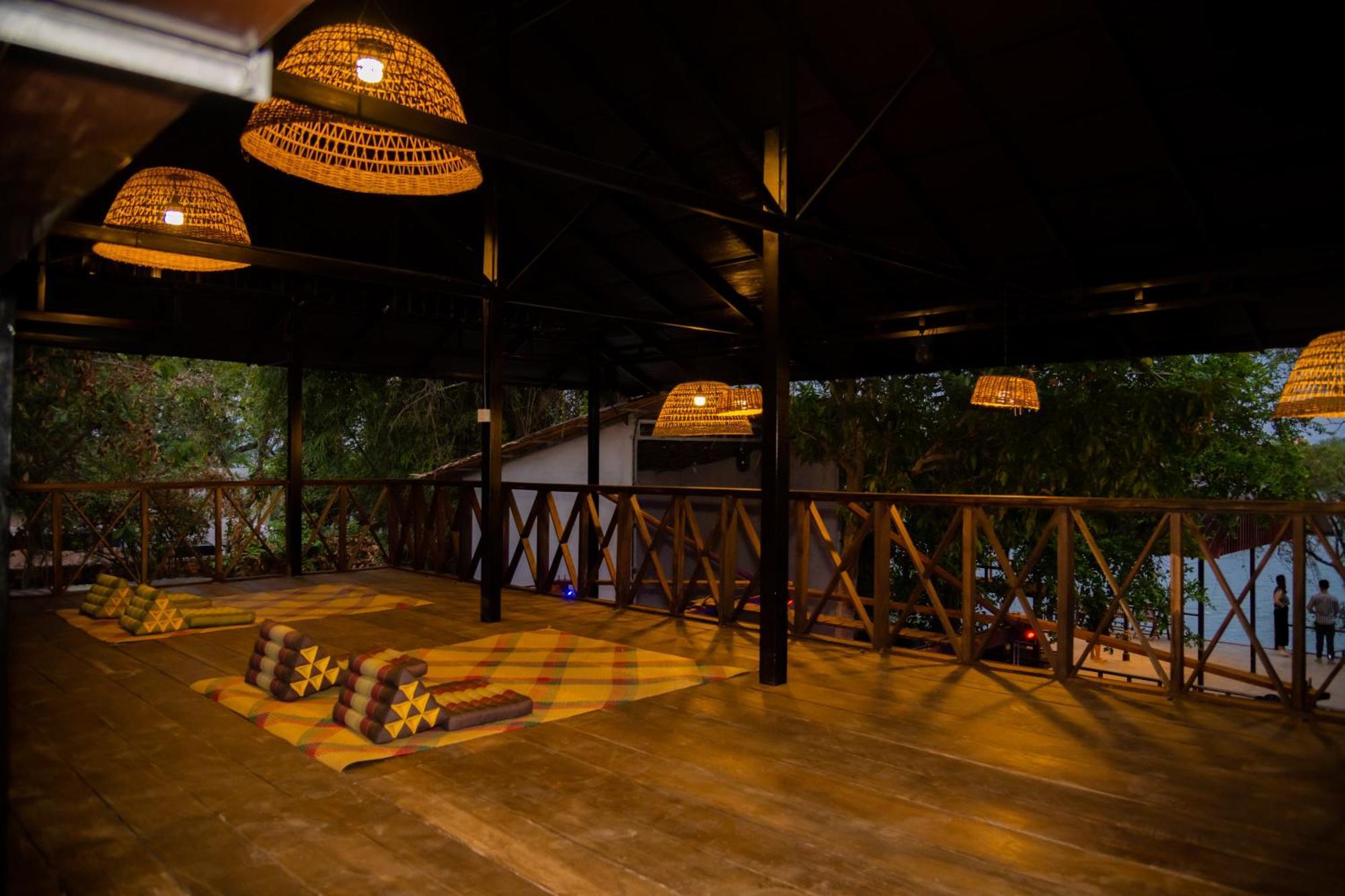 Banyan Tree Hostel Кампот Экстерьер фото