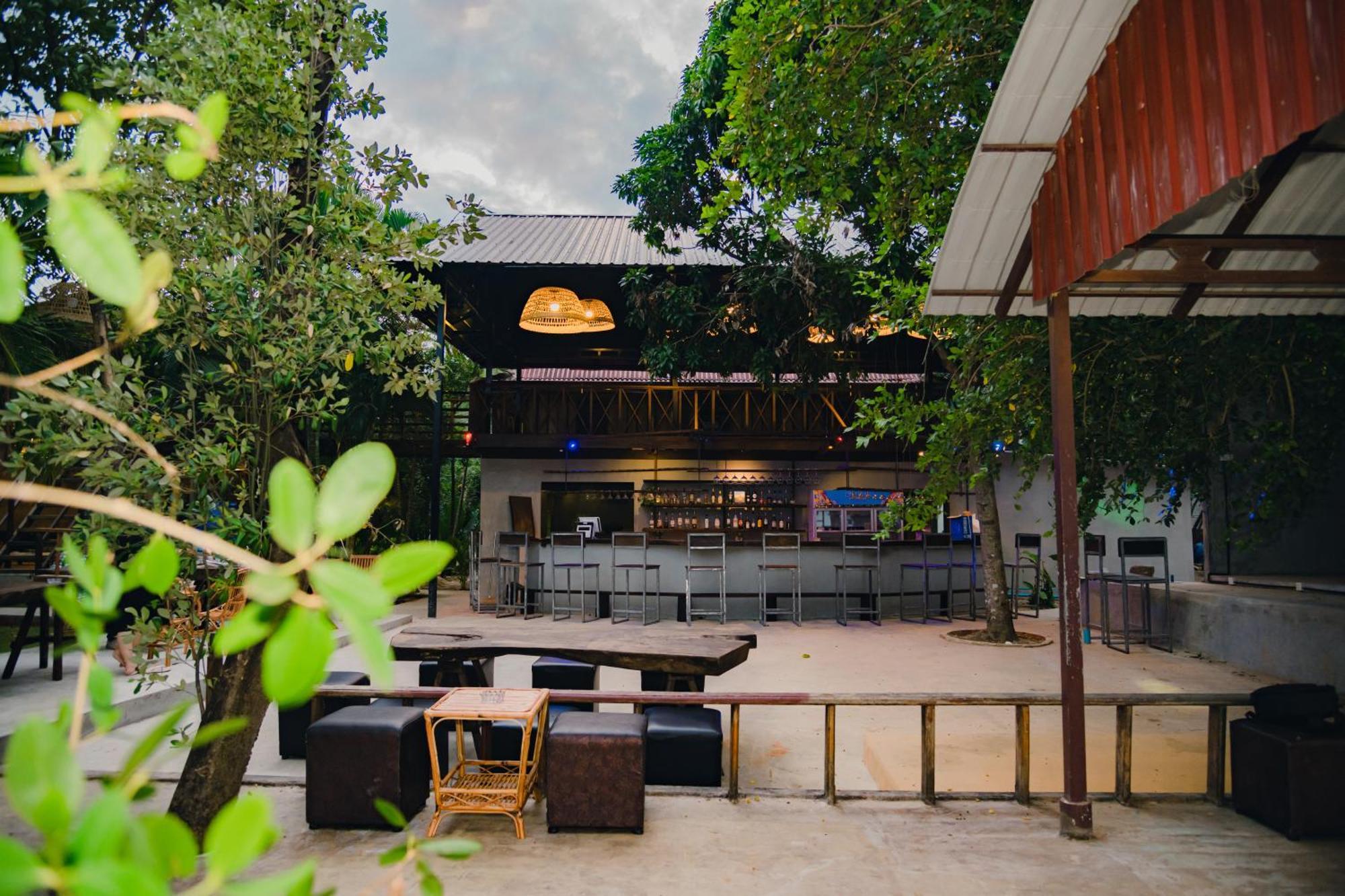 Banyan Tree Hostel Кампот Экстерьер фото