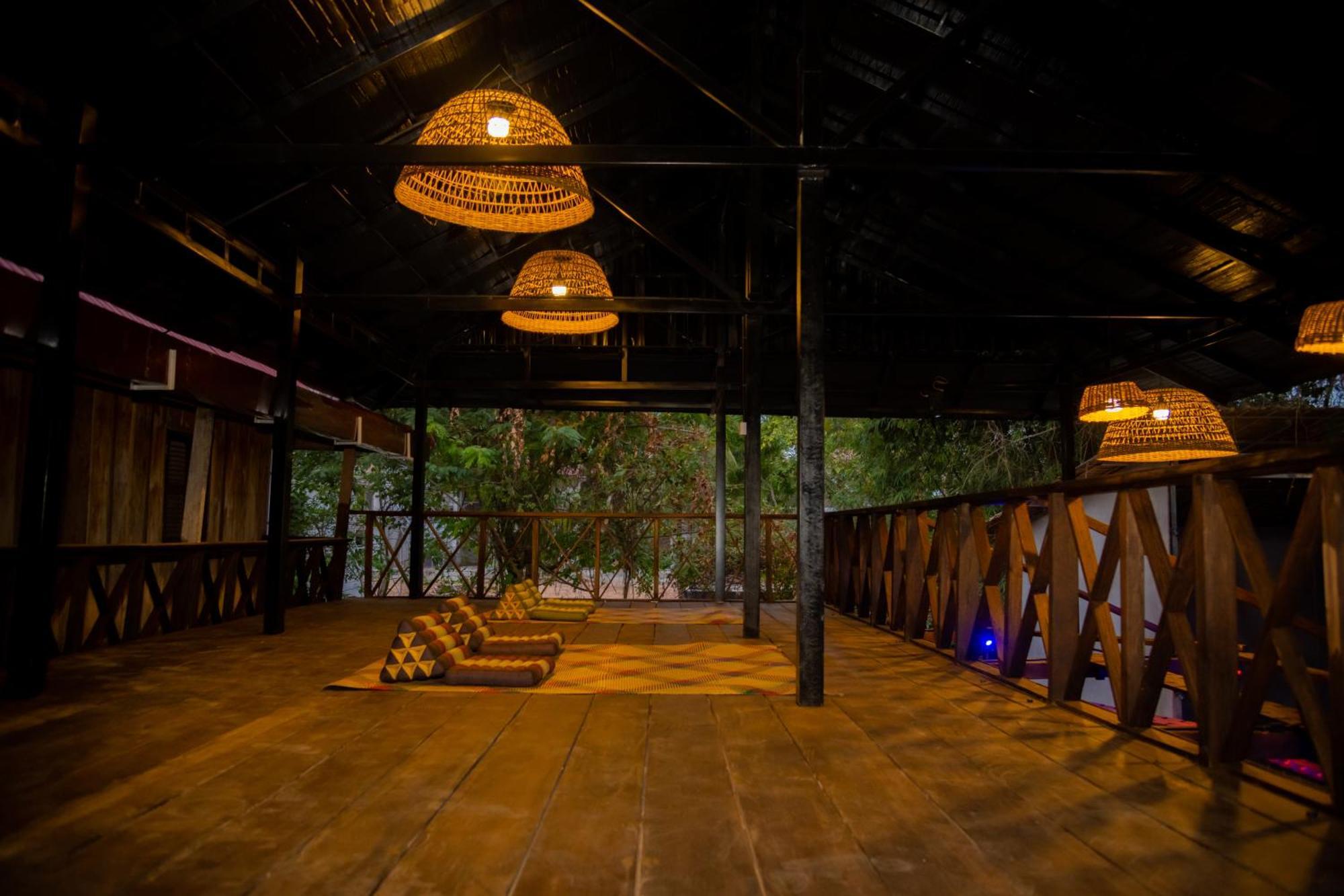 Banyan Tree Hostel Кампот Экстерьер фото