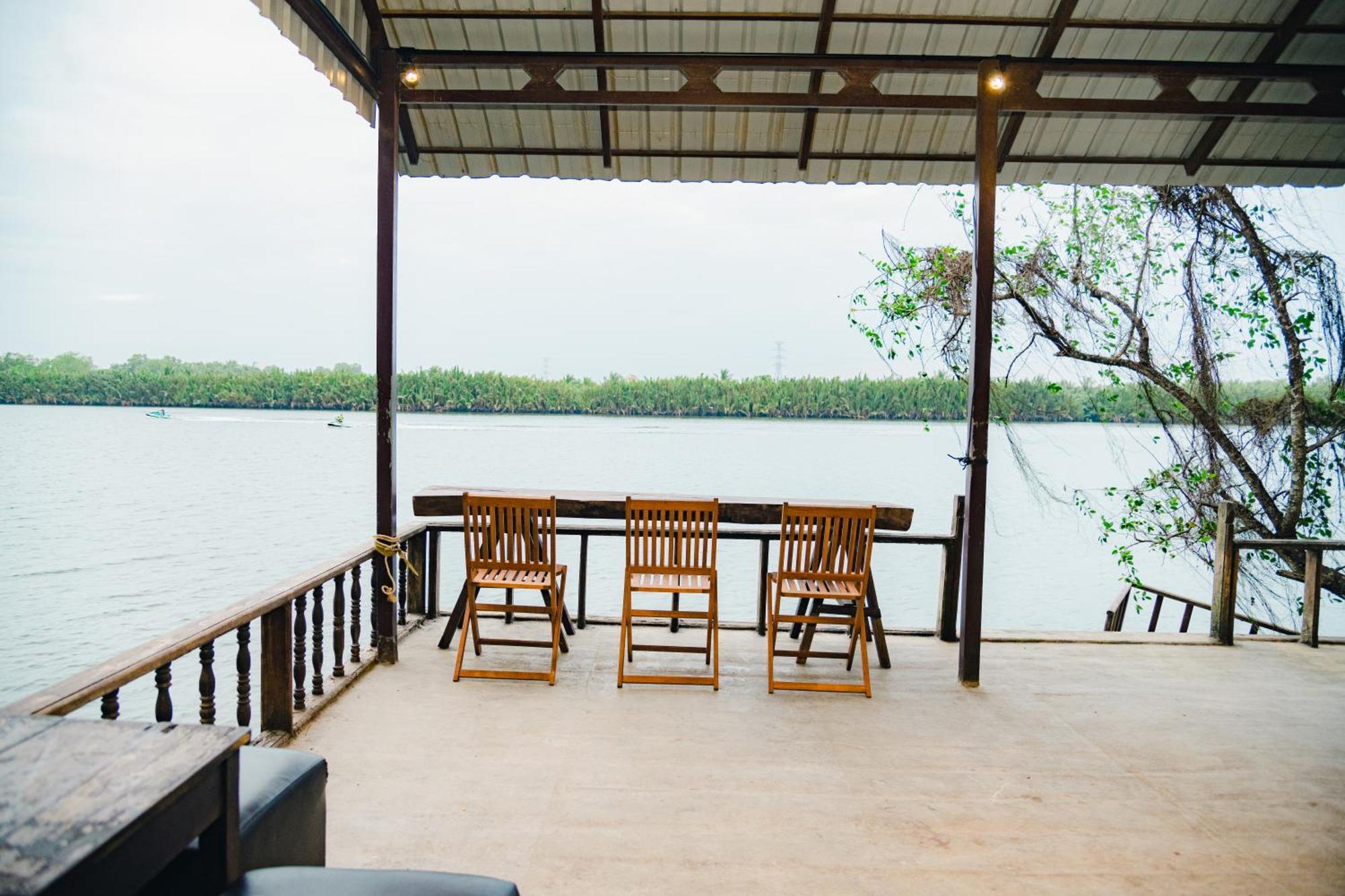 Banyan Tree Hostel Кампот Экстерьер фото